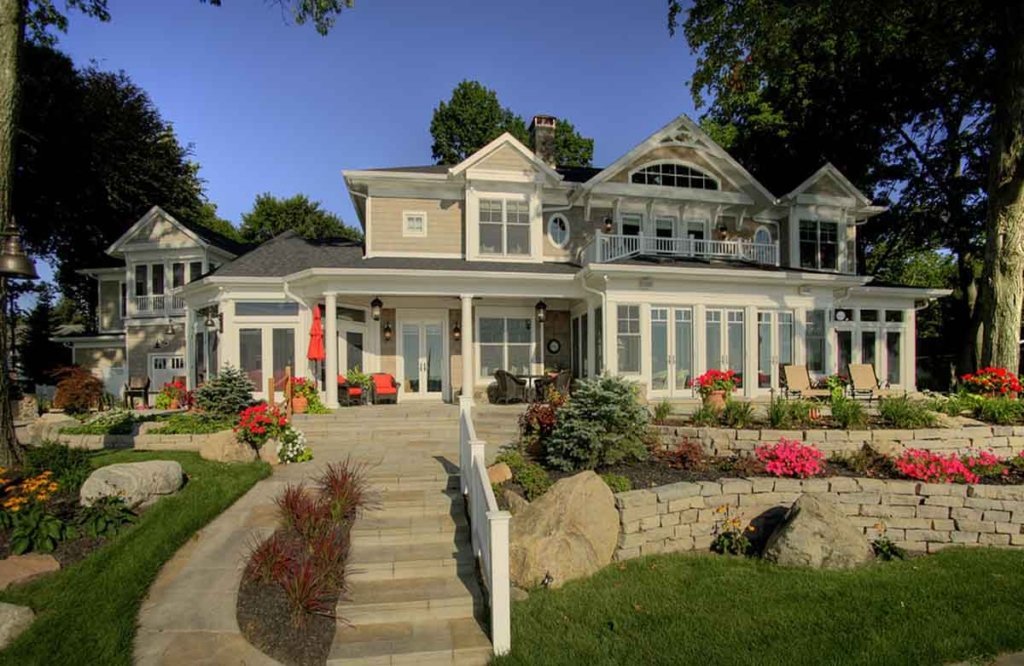 A helpful checklist to guide your search and selection process when choosing a home remodeling contractor in Austin.