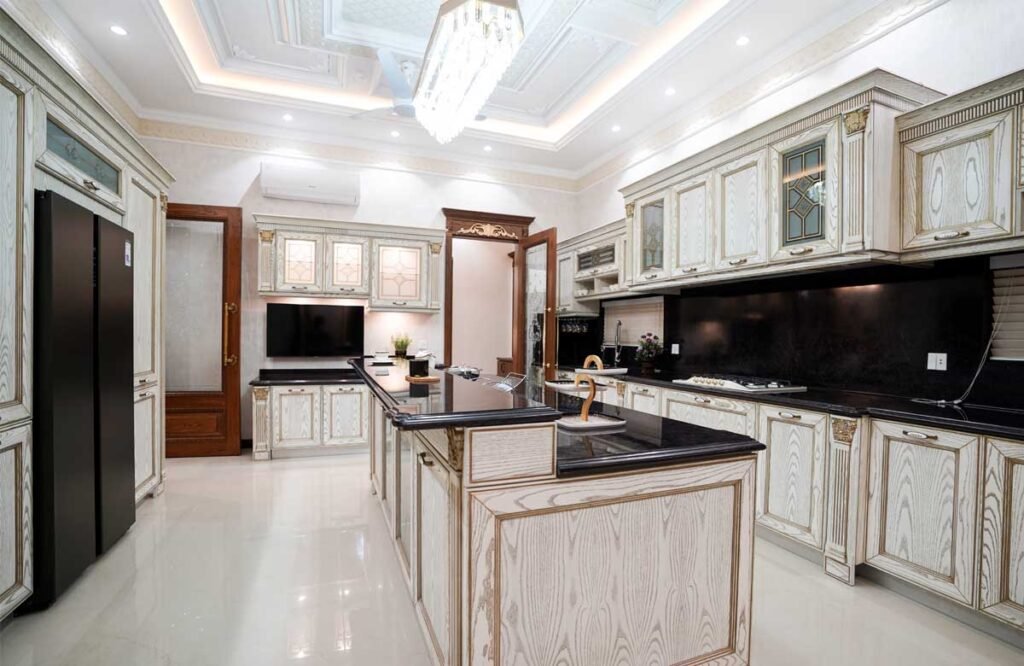 Learn what Texans spend in 2025 on kitchen remodels at different levels of finish and scale.